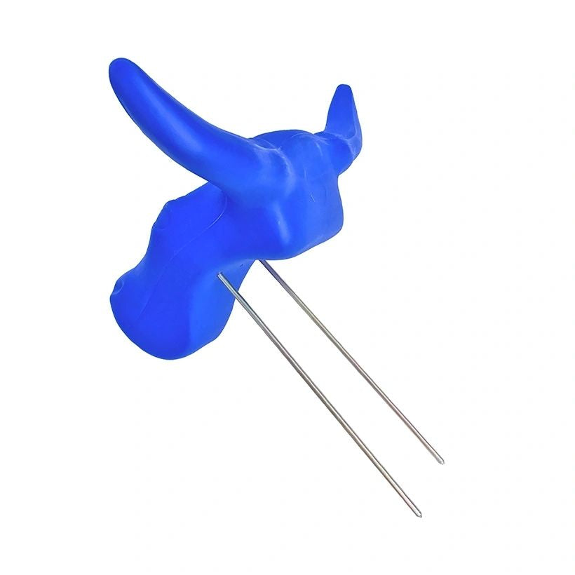 Steer Head Blue with 2 Metal Bale Spikes #40200